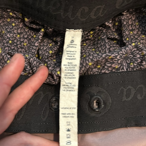 Unlined lululemon lavender shorts 🔮🔮 - Picture 4 of 8